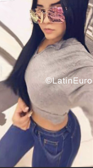 Date this beautiful Venezuela girl Kimberly from Caracas VE1927
