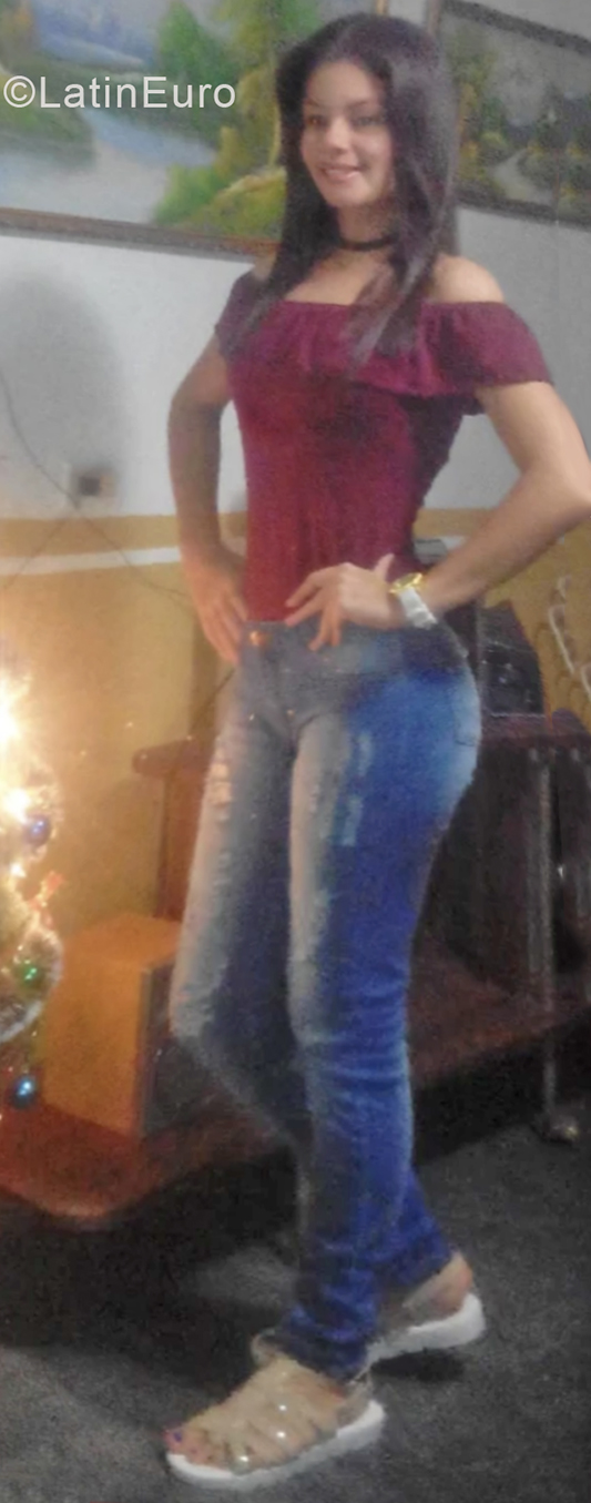 Date this gorgeous Venezuela girl Karla from Maracaibo VE1945