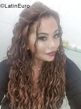 Date this nice looking Brazil girl Carla from Fortaleza BR10700