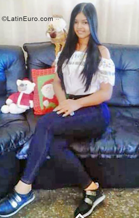 Date this delightful Venezuela girl Natalia from Puerto Ordaz VE2011