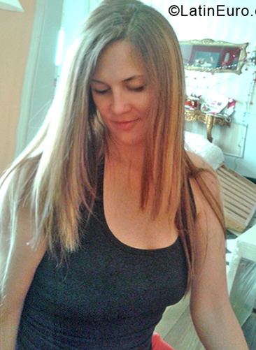 Date this passionate Argentina girl Flor from Rosario AR170