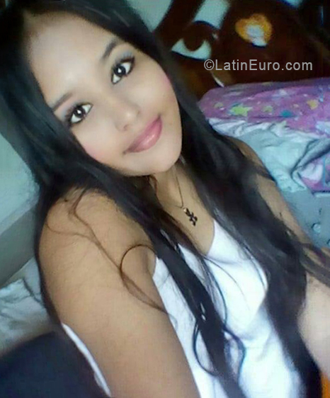 Date this fun Venezuela girl Aria from caracas VE2035