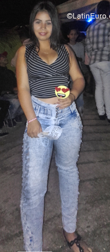 Date this sensual Venezuela girl Genesis from Caracas VE2065