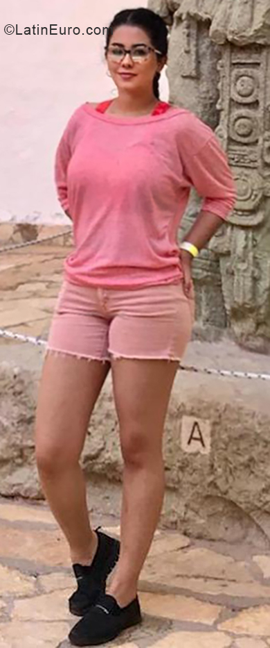 Date this happy Honduras girl Margarita from San Pedro Sula HN2625