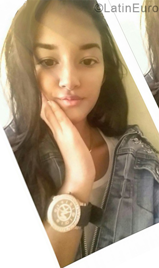 Date this happy Venezuela girl Barbara from La Victoria De Aragu VE2090