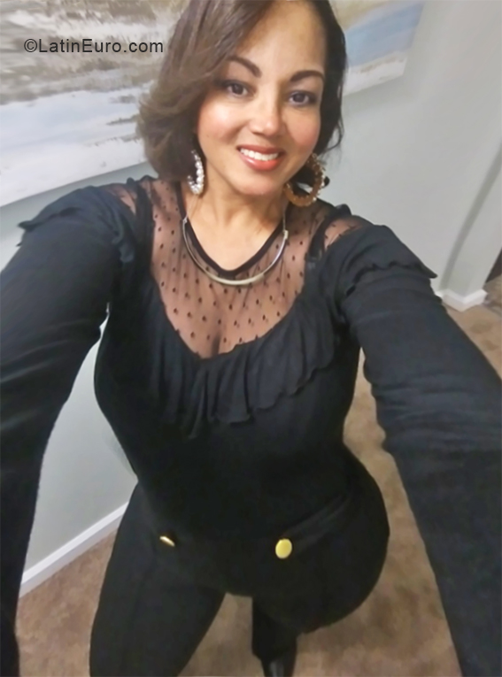 Date this delightful United States girl Mercy from Dorchester US19752