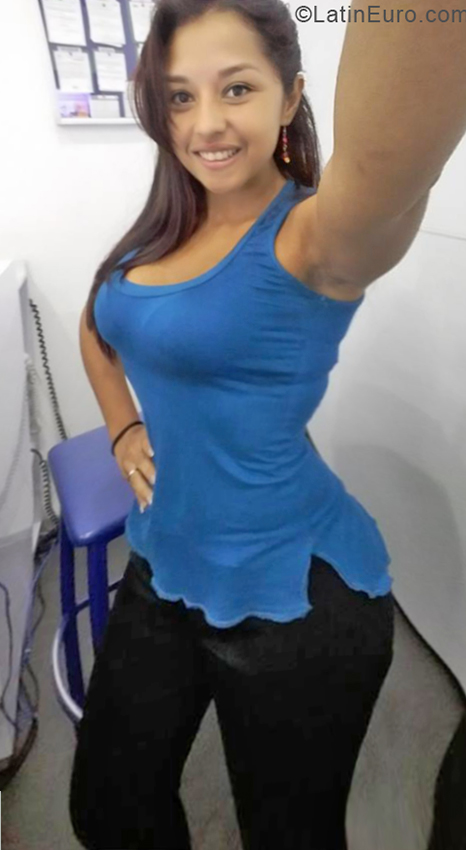 Date this gorgeous Venezuela girl Isabella from Caracas VE2135