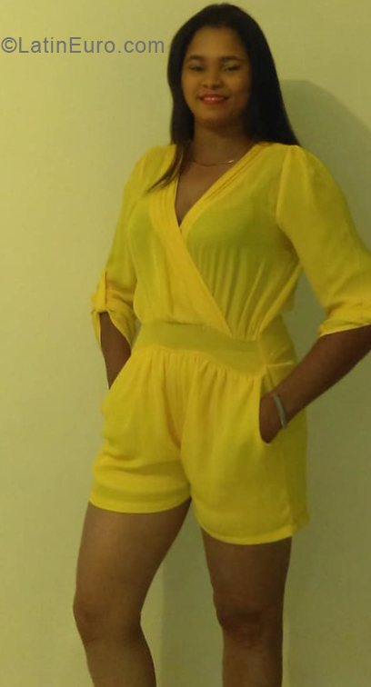 Date this funny Dominican Republic girl Alba from Higuey DO34021