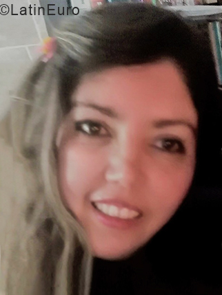 Date this pretty Venezuela girl Iris from Caracas VE2211