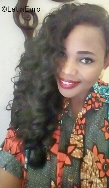 Date this gorgeous France girl Zayana from Vous pouvez continuer sans région FR300