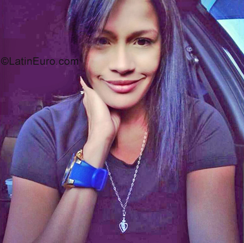Date this stunning Venezuela girl Syneloy from Caracas VE2272
