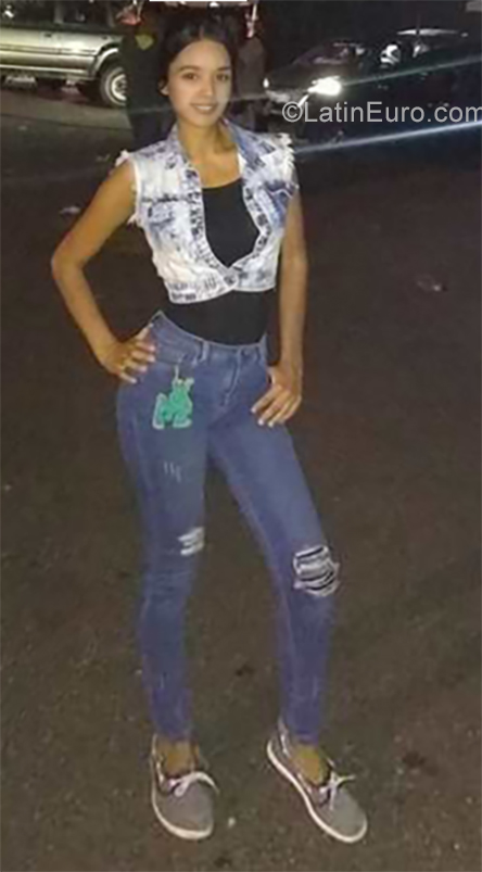 Date this gorgeous Venezuela girl Maria from Los Teques VE2296