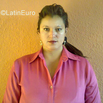 Date this hot Ecuador girl Guisela from Quito EC321