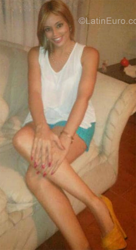 Date this young Venezuela girl Jennifer from Caracas VE2350