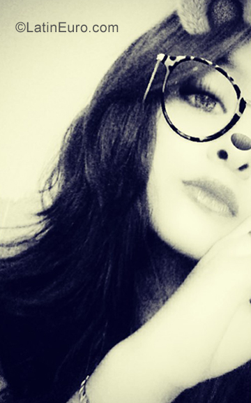 Date this pretty Ecuador girl Jamileth from Portoviejo EC327