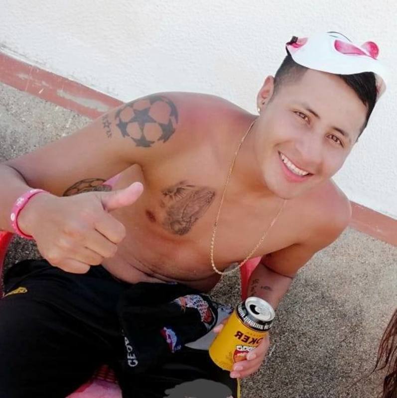 Date this tall Colombia man JHON KENNEDY from Palmira CO25460