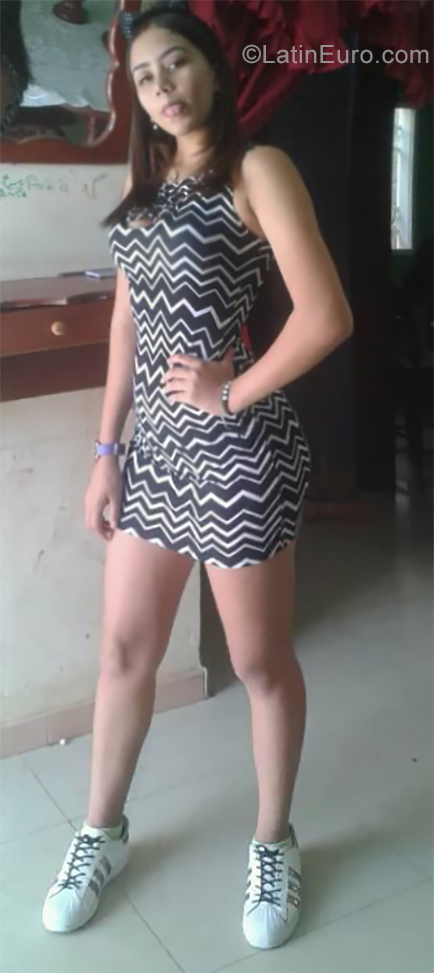 Date this athletic Venezuela girl Yueli from Caracas VE2452