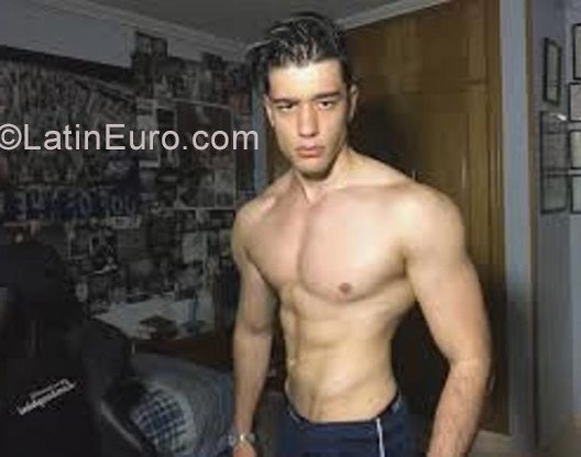 Date this hard body Dominican Republic man Jose from Santo Domingo MX1650