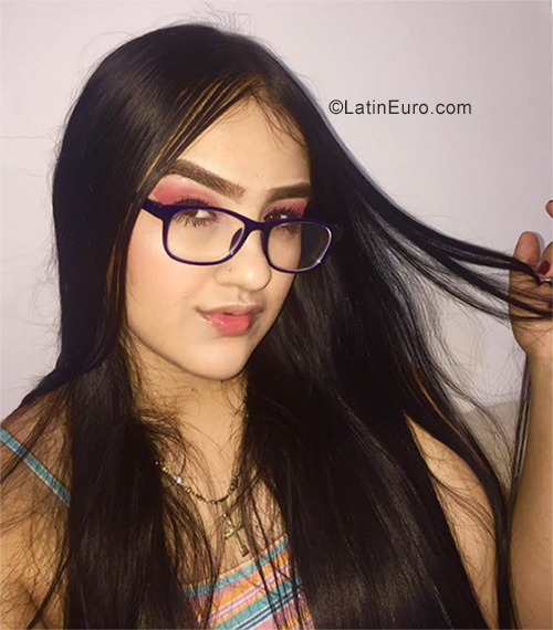 Date this charming Colombia girl Milly from Pereira CO25592