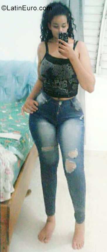 Date this good-looking Dominican Republic girl Yissell from Bonao DO35287