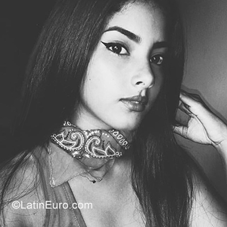 Date this passionate Venezuela girl Gabriela from Caracas VE2532