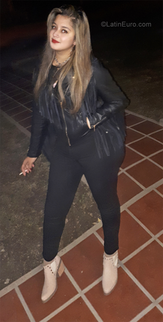 Date this voluptuous Argentina girl Eve from Cordoba AR212