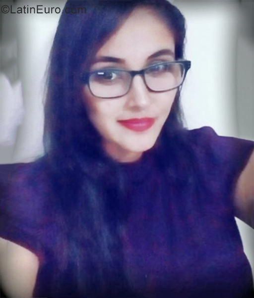 Date this exotic Honduras girl Gisela from San Pedro Sula HN2684