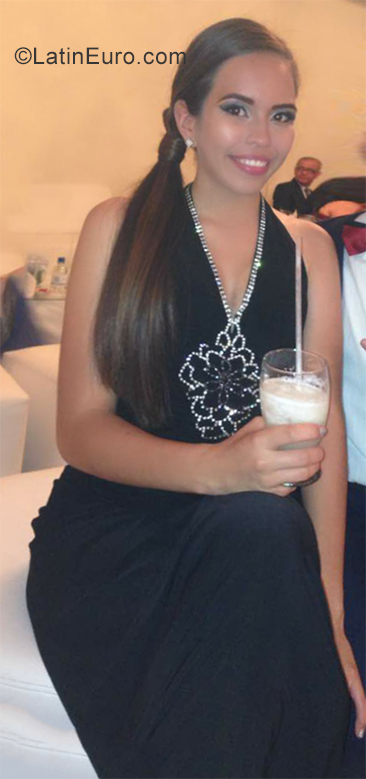 Date this attractive Venezuela girl Veruchkia from Barquisimeto VE2662