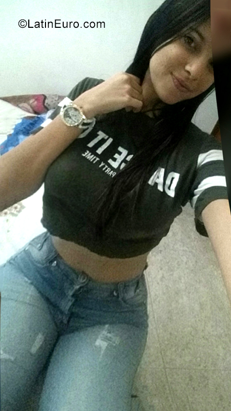 Date this cute Venezuela girl Lisleynas from Maracaibo VE2607