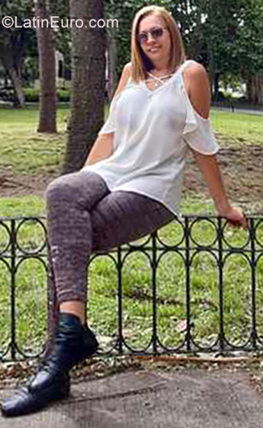 Date this cute Argentina girl Janett from Buenos Aires AR222
