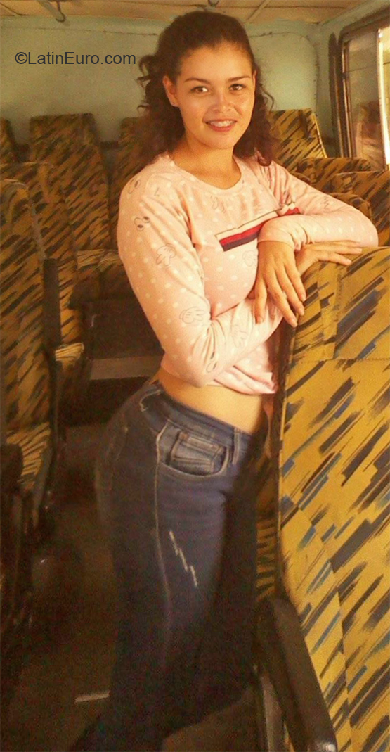 Date this gorgeous Venezuela girl Francys from Acarigua VE2663