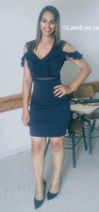 Date this charming Dominican Republic girl Coral from San Francisco De Macoris DO35768