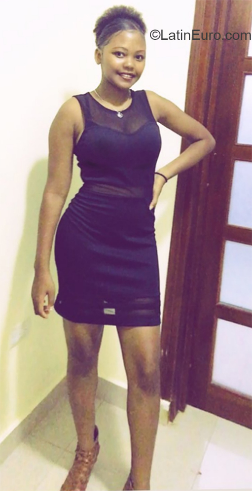 Date this hot Dominican Republic girl Winia from Higuey DO35873