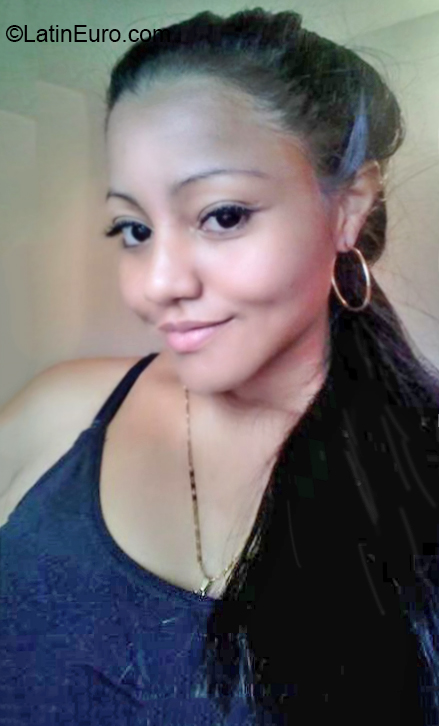 Date this sensual Venezuela girl Alejandra from Caracas VE2720
