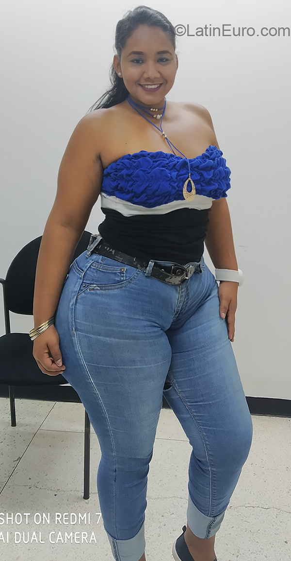 Date this lovely Venezuela girl Luisania from Caracas VE2753