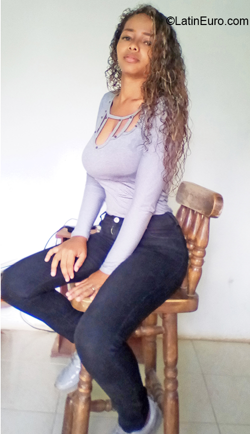 Date this happy Venezuela girl Heidy from Caracas VE2762