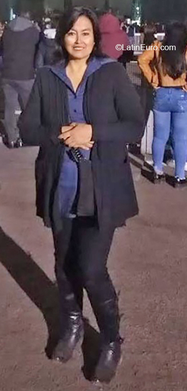 Date this nice looking Peru girl Martha from Lima PE1458