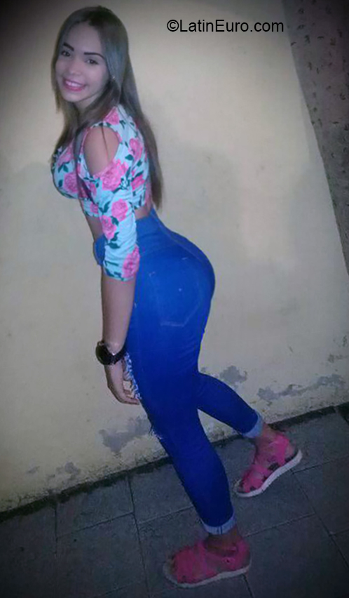 Date this fun Venezuela girl Ziku from Valencia VE2803