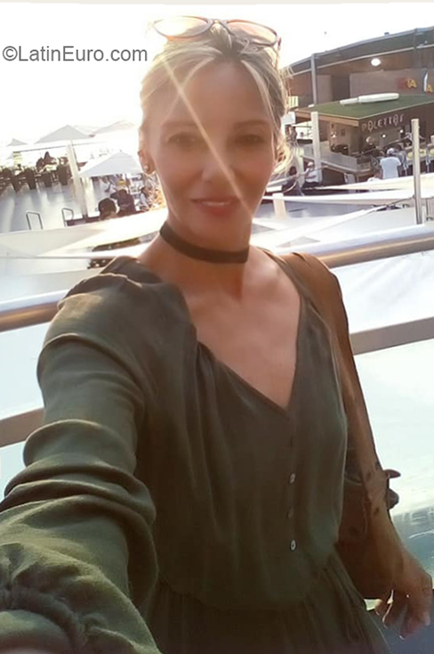 Date this voluptuous Peru girl Fabiola from Lima PE1460