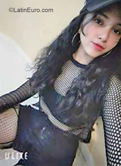 Date this sultry Venezuela girl Rina from Caracas VE2819