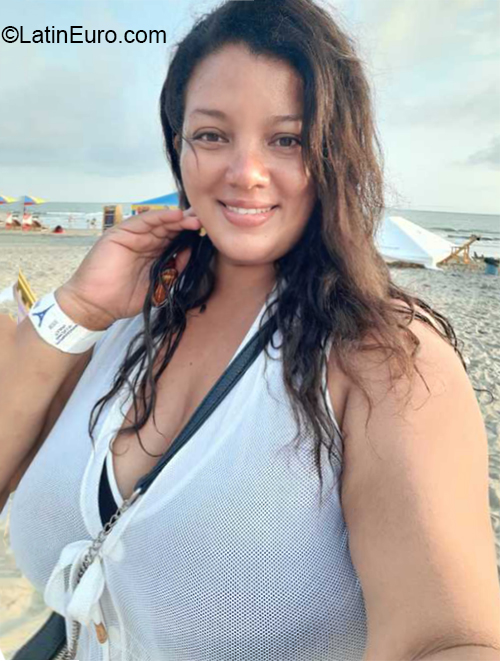 Date this foxy Ecuador girl Claudia from Quininde EC393