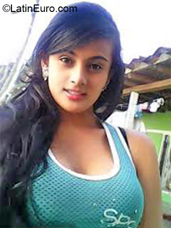 Date this attractive Colombia girl Erika from Cucuta CO26405