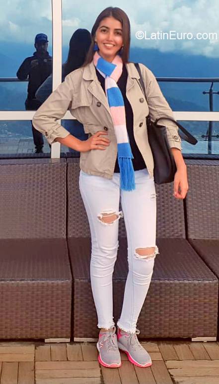 Date this pretty Venezuela girl Andrea from San Cristobal VE2857