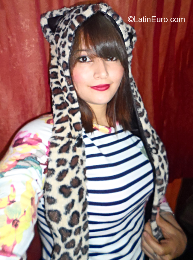 Date this pretty El Salvador girl Monika from San Salvador SV104