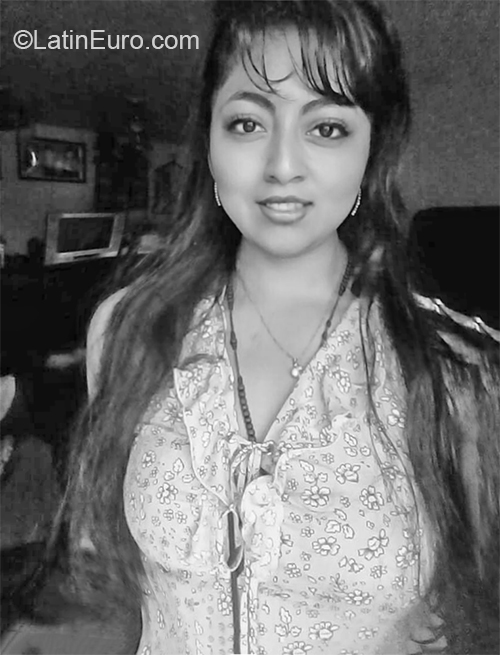 Date this foxy Ecuador girl Lorena from Quito EC403