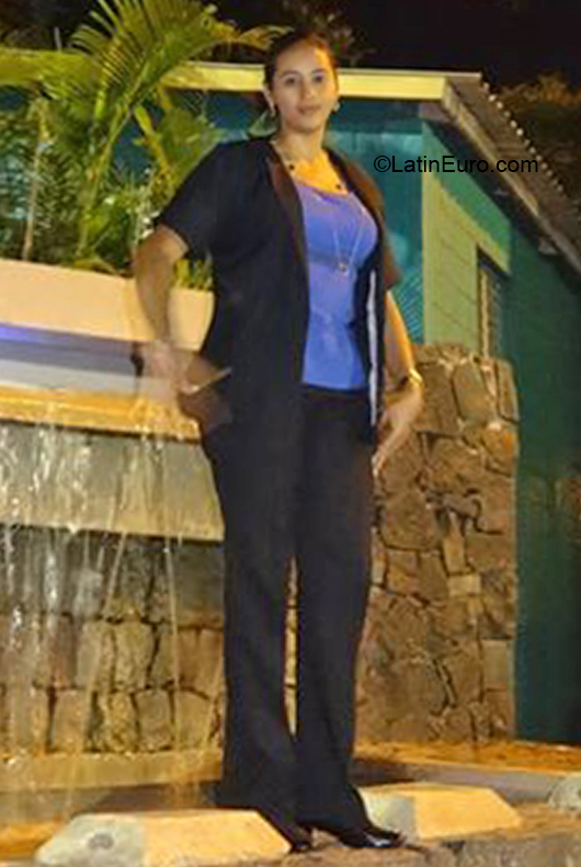 Date this voluptuous Honduras girl Dilcia from Tegucigalpa HN2740