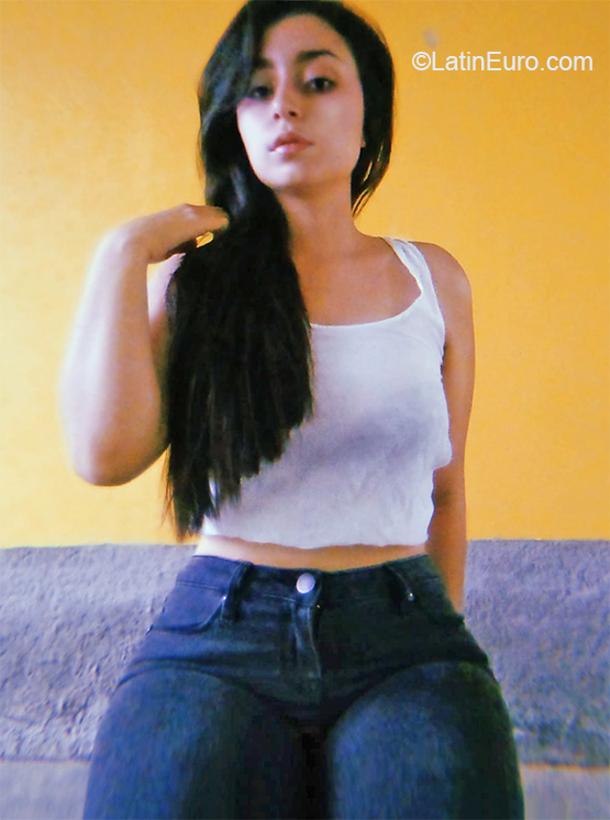 Date this pretty Honduras girl Angela from San Pedro Sula HN2746