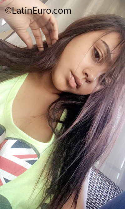 Date this hard body Dominican Republic girl Nahomy from Bonao DO37212