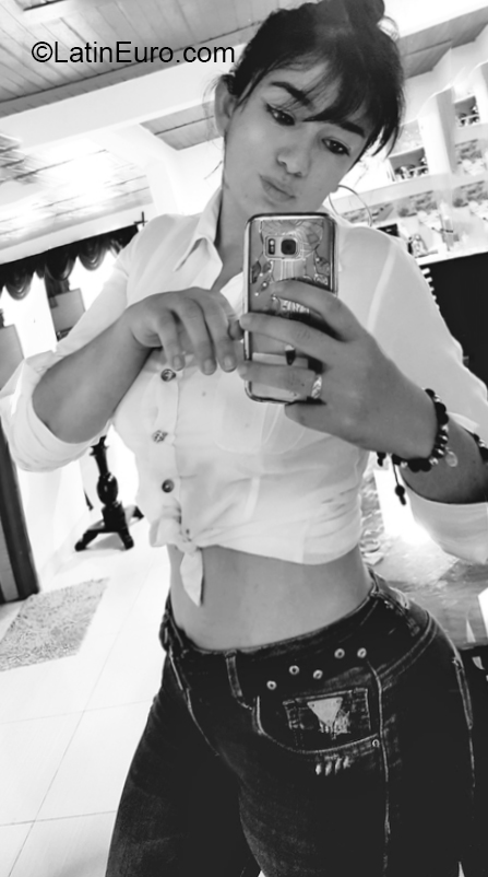 Date this happy Colombia girl Paola andrea from Pereira CO26714