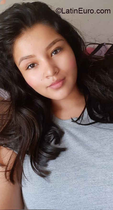 Date this stunning Colombia girl Daniela from Bucaramanga CO26762